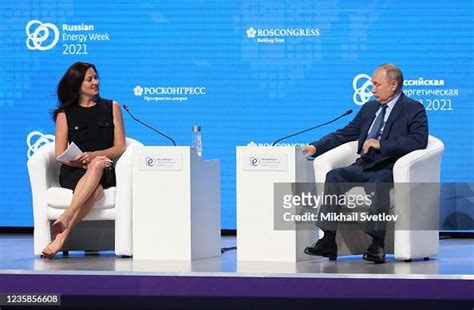 hadley gamble pictures|Russian President Vladimir Putin and CNBC journalist。